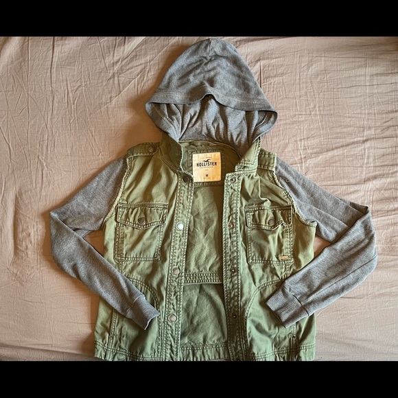 Green and grey sweater mixed with Jean jacked - Picture 1 of 1